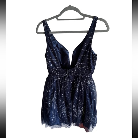 B. Smart Silver & Navy Formal Dress Size 5 - Picture 3 of 4